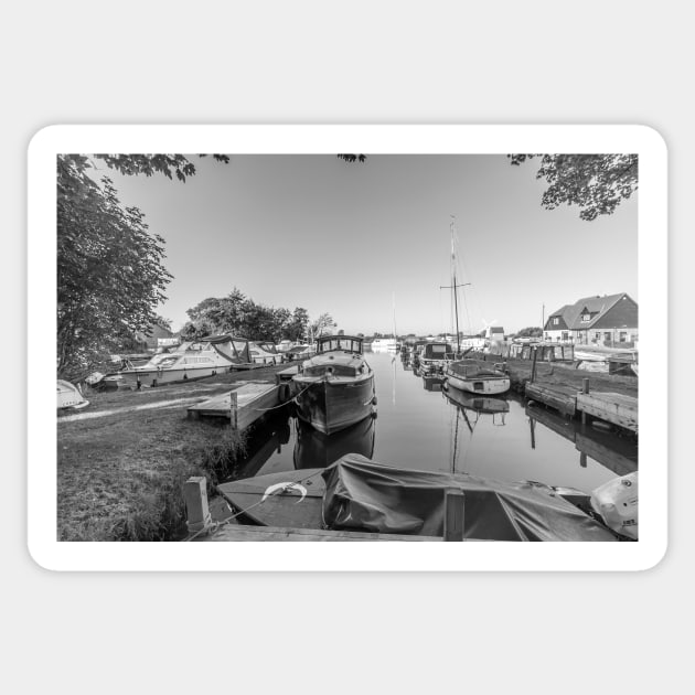 Thurne Dyke motorboat moorings off Thurne Mouth in the Norfolk Broads Sticker by yackers1